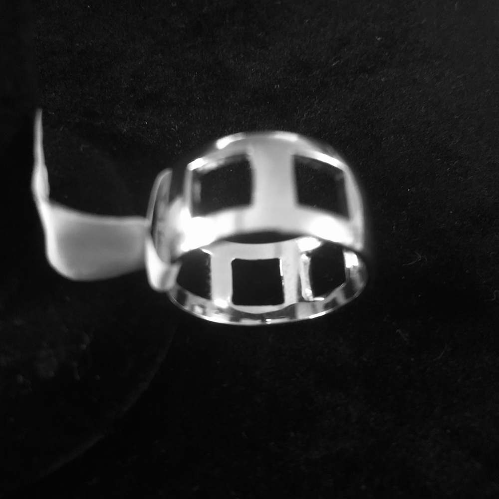 Unisex ring by park lane!